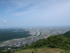 白山市全域は「白山手取川ジオパーク」になっています。霊峰白山から流れる手取川が日本海に注ぎ込むまでの標高差2700ｍの地域に広がる豊かな自然が見所らしいです。獅子吼高原の上からも手取川河口付近の扇状地の風景を一望することができます。