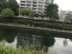 錦糸公園を出て東方面に進みます。
横十間川です。