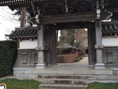 流泉寺。山門が立派なお寺でした。