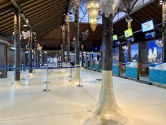 16:30までレイトチェックアウトを30分おまけしてもらい

サムイ空港へタクシーで12分

500Bはホテルに払いました


バンコクエアウェイズのカウンターはすいてましたが

荷物はバンコクでピックアップして国際線に乗り換えろとのこと