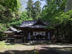 秦神社
雪蹊寺が明治の廃仏毀釈により廃寺となったため、長宗我部氏を供養を続けるために創立しました。秦氏は、長宗我部の祖先とされます。
※その8年後に、雪蹊寺は再興されます。