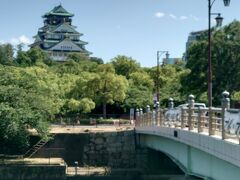 一度ホテルによって荷物を置いたあと、大阪城を訪れました。