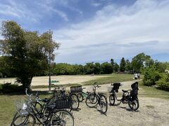 ここが離宮跡地の公園なのだが…GoogleMapで鳥瞰していた時は緑が多そうでさぞかし立派な公園なのだろうと思っていましたが普通の公園でした