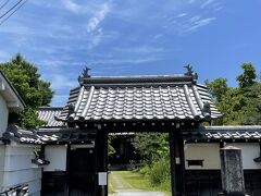京都を南下する機会に淀殿の淀城を見ておこうと調べて知ったのだが茶々の淀城は淀古城と呼ばれこちらの妙教寺の辺りにあったらしい（コロナで立ち入り禁止）