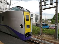 南千歳駅はエスカレーターがありました。
お弁当を食べる予定だったので、念のため指定席にしました。