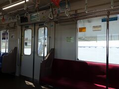 　東京メトロ東西線は、地下鉄と言いながら、地上の高架区間が結構な長さで続きます。荒川の鉄橋に至っては、関西空港線の開業まで私鉄ナンバーワンの長さを誇ったほど。
　しかも快速運転まであり、JRのバイパスとしても機能する、地下鉄ばなれした路線でもあります。
