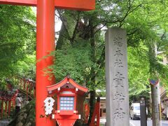 貴船神社に到着。赤い鳥居です。