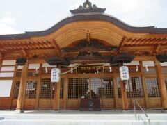 歩いて善光寺を目指している途中にあったのが
武井神社　　善光寺三社（善光寺三鎮守）、立派な本堂があります。
　　　　　
