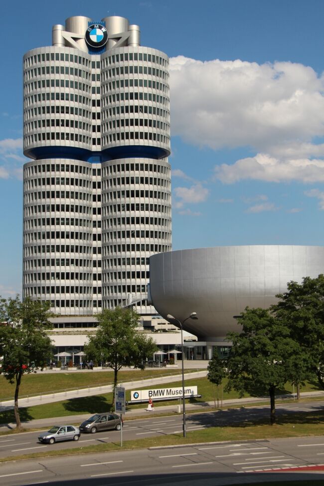 BMW本社ビルと博物館