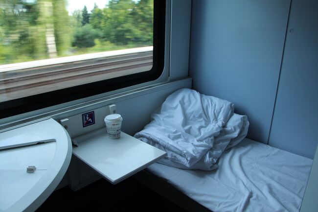 ミュンヘンからベルリンへは寝台車で移動。<br />8/1 20:45　ミュンヘン発（寝台車）<br />8/2 07:19　ベルリン着<br />159Euro<br />夜は暗くて車窓から景色が見えず、朝は起きて少し見ていたらすぐベルリンに着いてしまった。寝台列車は快適でぐっすり眠れた。