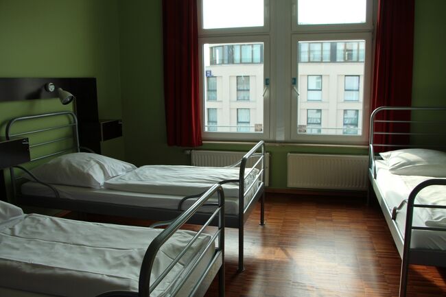 The Circus Hostel Berlin 8/2チェックイン8/5チェックアウト<br />女子だけのドミだったのに、夜中に帰ってきてもまだ誰も帰ってきておらず先に寝たら、外国人の女の子が多分どこかでひっかけた男子を連れ込みおっぱじめた・・・。