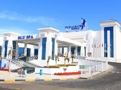 このまま空港へ行っても時間が余り過ぎるので、空港近くのコラ地区に立ち寄ることにしました。ここには高級リゾートホテルが建ち並んでいます。