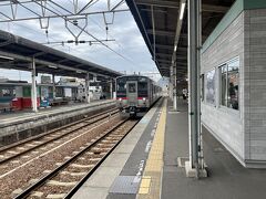 多度津駅11:30発の電車で高松へ向かいます。

小豆島編へ続く…。