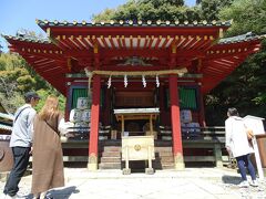 神廟から降りてきて拝殿を抜けたところにある日枝神社。