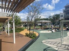 
ここ周囲で見つけた、ゆめまるマンホール♡

人だかりできてたので順番待ちで撮影^ ^