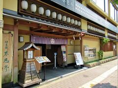 本店から西側に歩くこと2分くらいの「伊豆栄 不忍亭」。
この他、上野公園の中で「伊豆栄梅川亭」が営業しています。