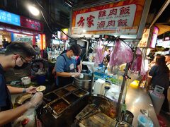 こちらもビブグルマンの方家
（今回、ビブグルマン調べて来てたので）

魯肉飯（ルーローファン）と鶏肉飯（ジーロウファン）のミックスができると聞いていて頼んでみました
60元でした