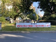 再び羽村を目指して三鷹駅から歩き出しました。
南口に比べて閑散としているというか、昭和の終わり頃の中央線沿線を感じる落ち着いた駅前です。←そのころ途中下車したことないくせにいうか(苦笑
