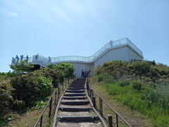 地球岬展望台は、岬の一番高いところにあります。