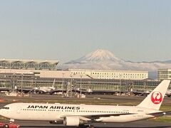 羽田空港ＪＡＬ国内線ラウンジ
富士山と飛行機