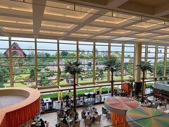 13時ちょうどにチェックアウト。カードキーをボックスに入れるだけのエクスプレスチェックアウトです。
お世話になりました！
軽く何か食べてから帰ろうかな？
1階のレストランはランチブッフェのみなので