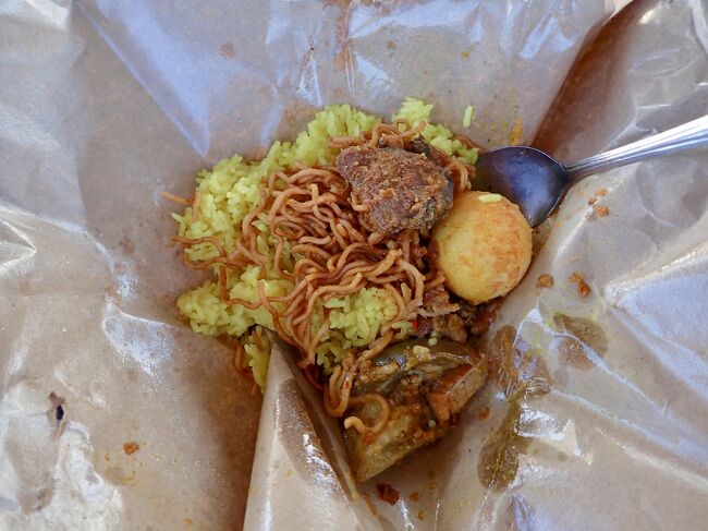 中身は、黄色いご飯と卵が入ったナシブンクスでした。