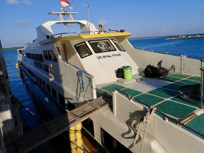 高速船に乗り込みます。<br />50k(500円)。