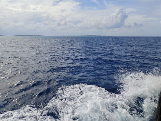 それ程、早くない速度で高速船は走ります。