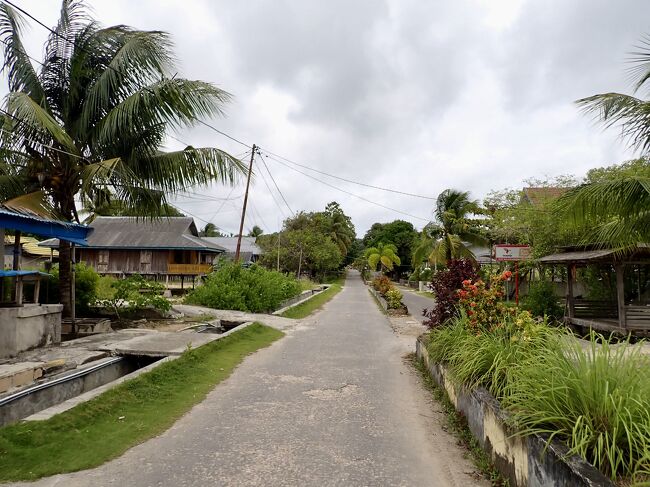 荷物を置いて、少し村を歩いてみます。