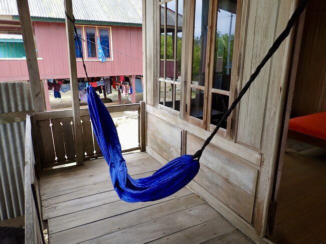 部屋の外のハンモックに揺られてゆっくりします。