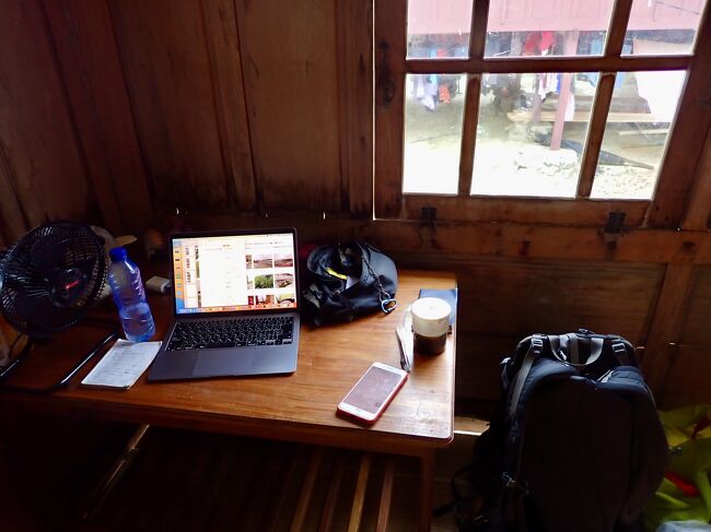 部屋にこもって、動画の編集などしていました。