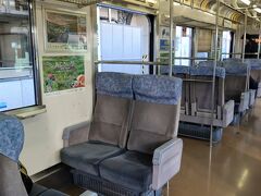 伊東始発の伊豆急下田行きです。サフィールでも踊り子でもROYAL EXPRESSでもキンメ電車でも黒船電車でもアロハ電車でもない、旧東急東横線の8000系(海側はボックスシートに変更)はガラガラでした。
新幹線を使わないのは当然ですが、小田原まで小田急を使った方が安いので、PHO宅最寄駅から4時間余りかけて下田へ向かいます。この時期、もし青春18きっぷが有ったとしても、片道利用なので元は取れませんから、その点から考えても目的地を下田としたのは正解です♪