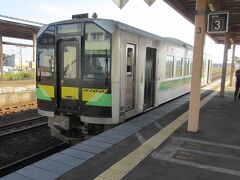 19. 室蘭本線 普通東室蘭行き，(長万部→東室蘭)　車窓おすすめ：右

数年前まではキハ40が活躍していた線区でしたが，現在は新型気動車，DECMOに置き換えられました．