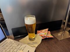 旦那と合流してビールでのどを潤してから搭乗