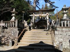 【三嶋神社】

橋の手前にも鳥居があります。
神社の階段脇に橋の親柱が…。「昭和十一年竣工」とあるので、旧橋の親柱を保存しているようです。