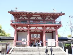 昼食後、天王寺から四天王寺まで10分ほど歩きました