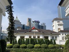 東に歩いていくとあるのは香港礼賓府。
英国統治時代は香港総督府でありました。