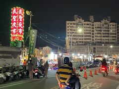 水曜と土曜のみに開催される夜市にやってきました。