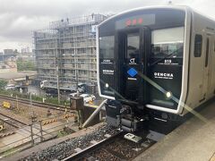 笹栗線と交差する長者原駅で香椎線に乗り換え。
梅雨空。
福岡までは乗換の多いJRよりバスの方が便利そうだが、乗客結構多い。