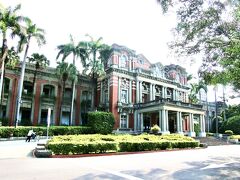 台湾2日目、台北市内の散策スタート。
この日も、台北はいい天気。

南国ムードあふれるこちらの建物は、