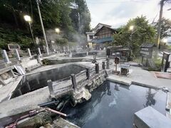 夕食の時間まで野沢温泉を少しお散歩します。