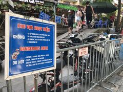 このフレームの前で何か聞かれ、『yes』と答えたら門を開けてくれ、ナビゲートされました。