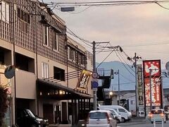 「喜盛の湯」12:05～16:07
関東で見かける竜泉寺の湯の系列の日帰り入浴施設になります。
入浴料金で休憩スペースを利用可能です。私のおすすめは不感の湯です。ここで少しクルーダウンして大休憩に入ります。画像は再び歩きだした夕方に撮影したものです。

