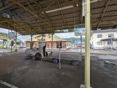 音威子府駅には木製のなんちゃって機関車シートがありました。