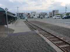 ６月の北海道は３時台に日の出が上がるため到着時点でこの明るさ。
当日の札幌の最高気温は24℃、稚内16℃。
このあと駅舎前で三時間仮眠を取りました。13℃だったのでエンジンを止めると肌寒かった。寝袋や毛布、マフラーや股引は必須。
(4:00)