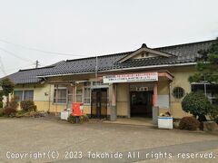 新井駅

羽渕鋳鉄橋の先を左に入り播但線を潜り道なりに右折し突き当りを左折、次の突き当りを右折して北上し、突き当りの県道70号を右折して進むと右手にあります。
最初の計画ではこの駅をこの日のゴールに設定していたのですが、駅スタンプを押印後まだ時間があったのでさらに進むことにしました。


新井駅：https://www.jr-odekake.net/eki/top?id=0630210
新井駅：https://ja.wikipedia.org/wiki/%E6%96%B0%E4%BA%95%E9%A7%85_(%E5%85%B5%E5%BA%AB%E7%9C%8C)
県道70号：https://ja.wikipedia.org/wiki/%E5%85%B5%E5%BA%AB%E7%9C%8C%E9%81%9370%E5%8F%B7%E5%8D%81%E4%BA%8C%E6%89%80%E6%BE%A4%E7%B7%9A