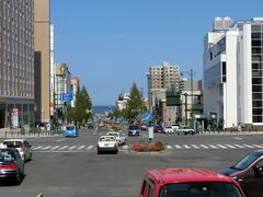 ＪＲ札幌駅から小樽へ。
ＪＲ東日本のスイカがチャージも含め使用できた。

小樽駅前から小樽港方面。