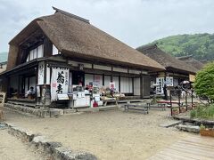 いろいろ調べて、三澤屋さんと最後まで迷ったけど、おいしいお蕎麦とお餅も食べたかったので、こちらにしました。
「出川哲朗の充電させてもらえませんか」で食べていたのもこちらでしたね～