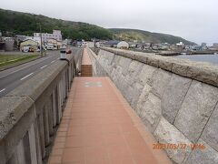 稚内港北防波堤ドームから海岸沿いに延びているのが、北防波堤ドーム公園「しおさいプロムナード」です。