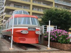 駅の東口へ出ると目の前にロマンスカー

さっきミュージアムにも展示してあった3100形NSE
